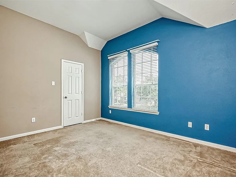 2218 Falcon Knoll Ln — Photo 35