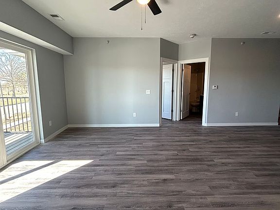 3rd image of 2724 Silver St #204