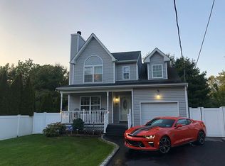 51 Westminster Dr, Shirley, NY 11967