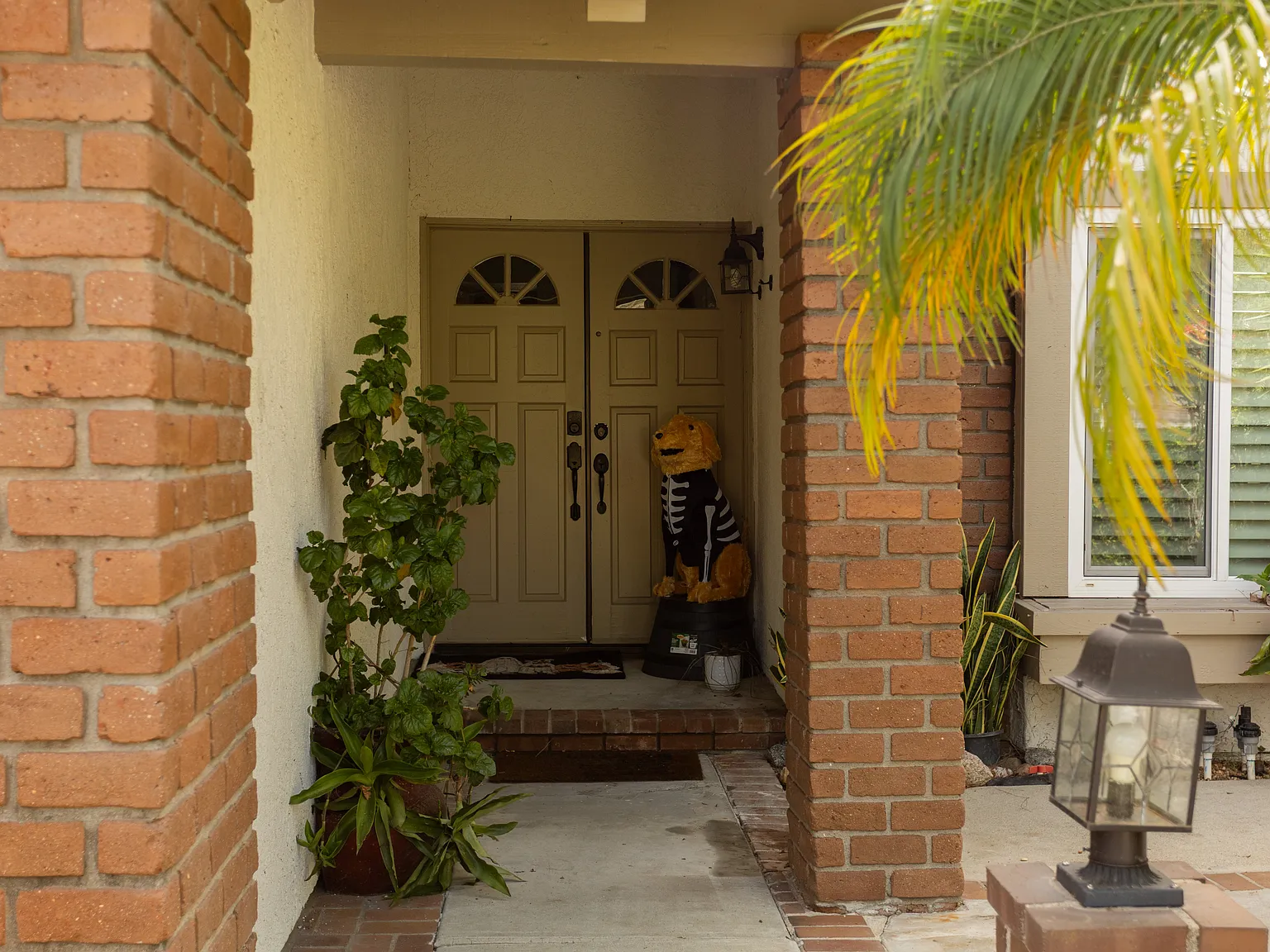 4 bed, 2202 sqft, $7,500 — Photo 2