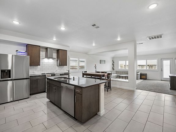 5th image of 525 Stanton Ln