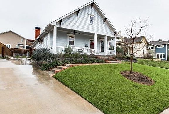 5 minute walk to historic McKinney square