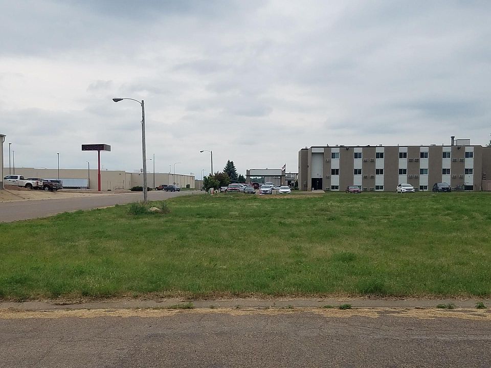 1st image of 6th Ave W