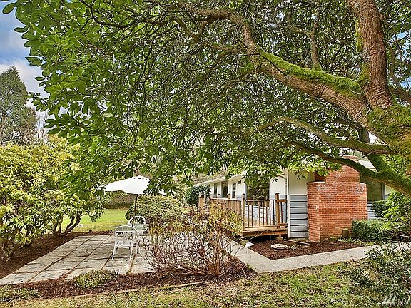 5th image of 956 Sandy Point Rd