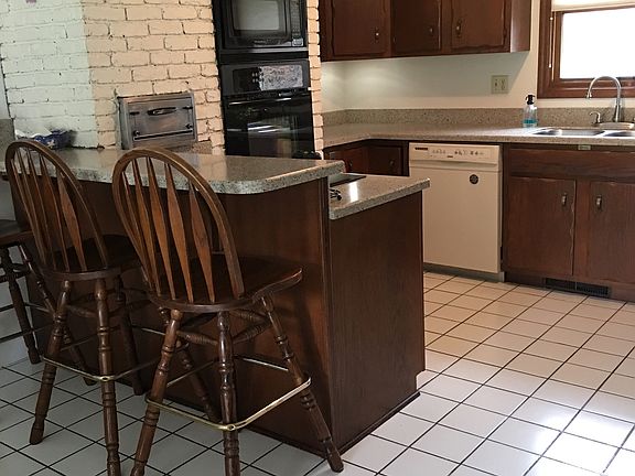 kitchen w/ new countertops