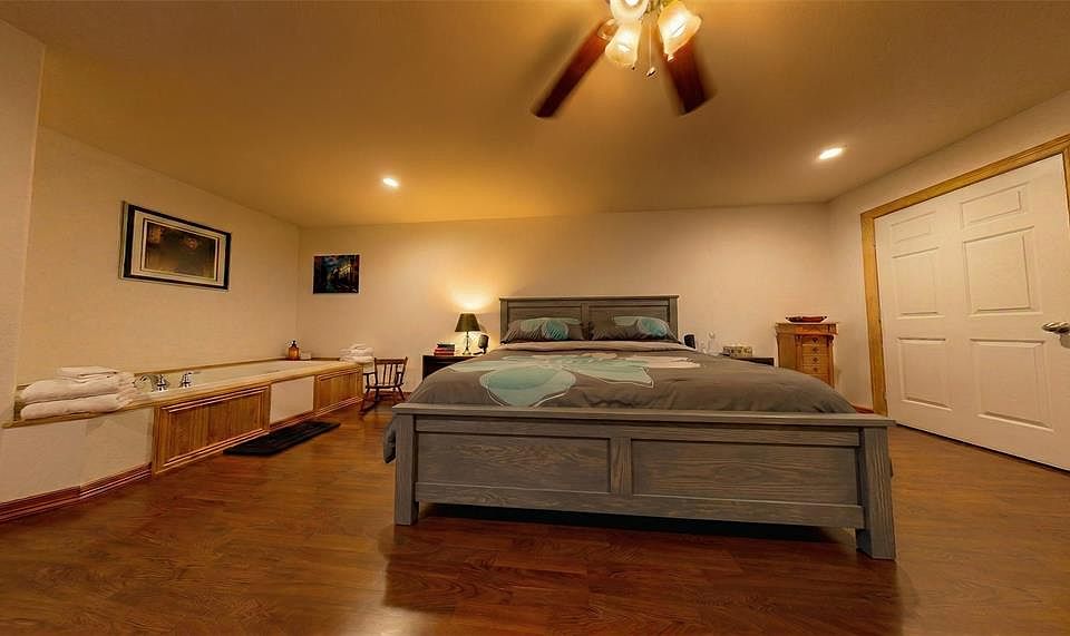 1st image of 1601 N Ward Rd