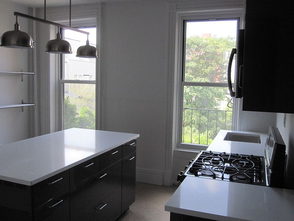 2nd image of 274 5th Ave APT 3R