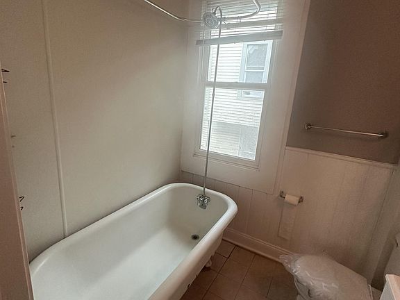 4th image of 2132 W 11th St