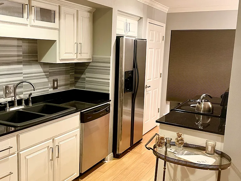 900 S Lamar Blvd #208 — Photo 4