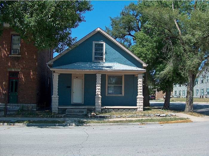 Avail 8/29 1322 Elizabeth