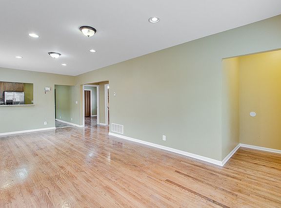 4th image of 346 22nd Ave