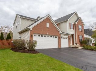 305 Courtland Dr, South Elgin, IL 60177