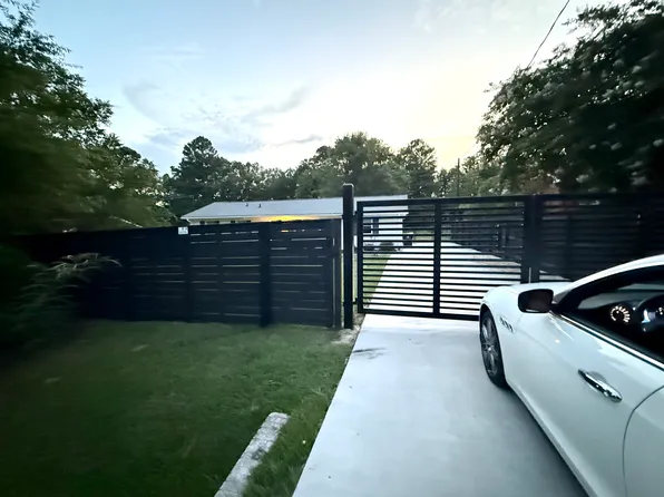 1734 Stage Rd, Durham, NC 27703