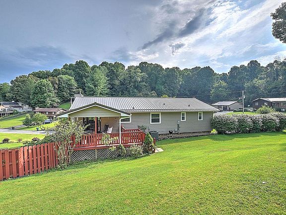 3rd image of 5008 Surrey Dr