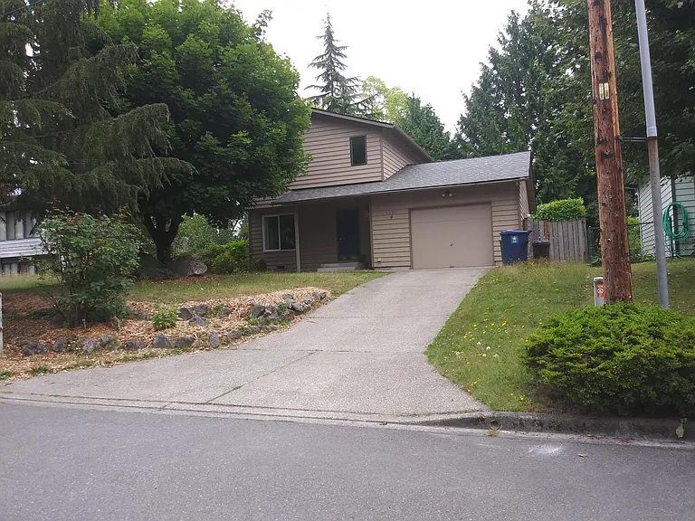 4421 SE 4th St — Photo 2