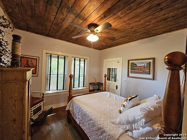 106 W Specht Rd — Photo 13