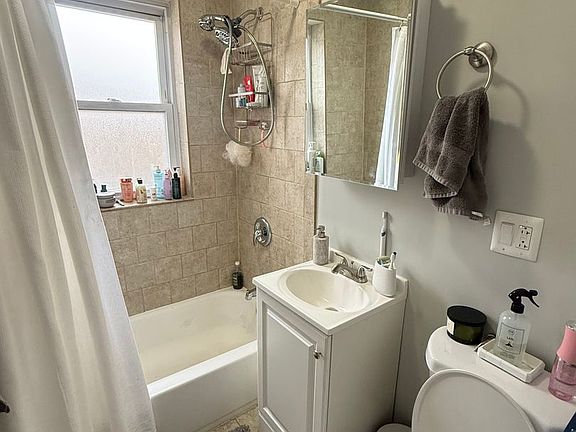 4th image of 6866-6882 N Overhill Ave #6868-1