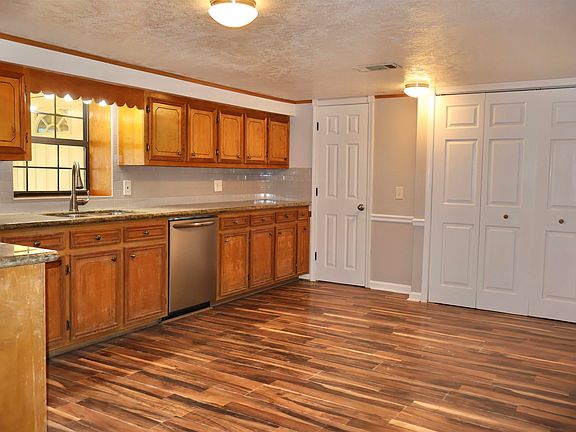 5th image of 970 S Mayhaw Dr