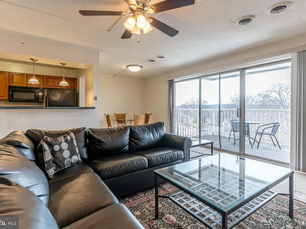 2636 Wagon Dr APT 1D, Alexandria, VA 22303
