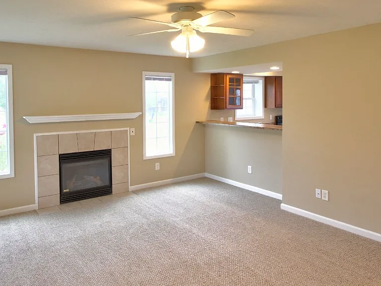 2760 E Bressingham Way — Photo 4