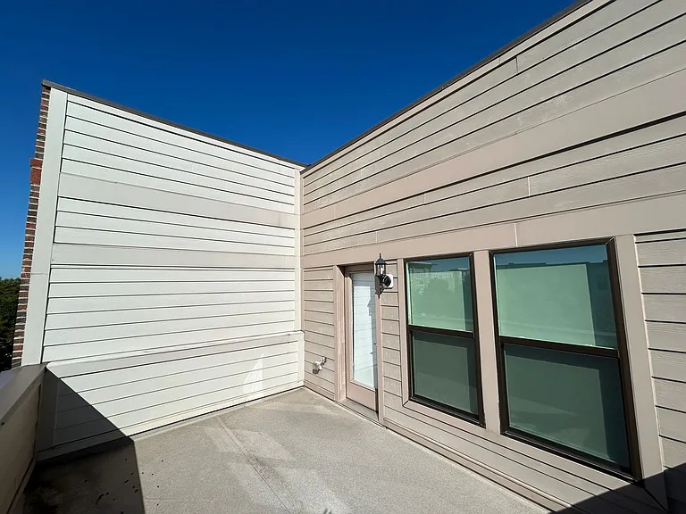 913 King Farm Blvd — Photo 19