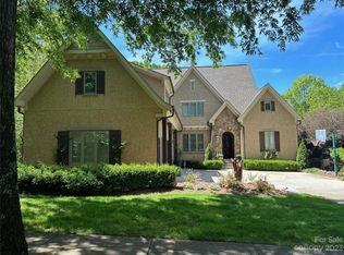 8025 Pemswood St, Charlotte, NC 28277