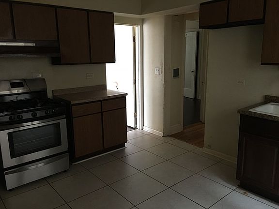 4th image of 6424 N Claremont Ave #1
