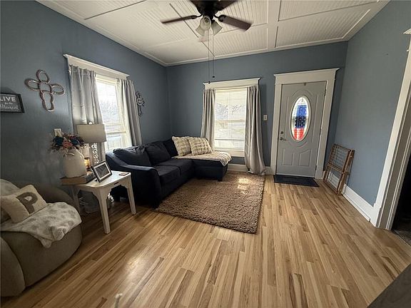 3rd image of 603 Maple St