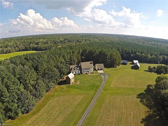 3rd image of 138 Hunt Ln