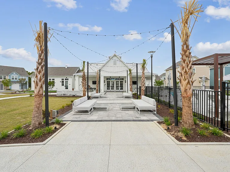 Hamlet Barclay West - Homes & Townhomes for Rent — Photo 20