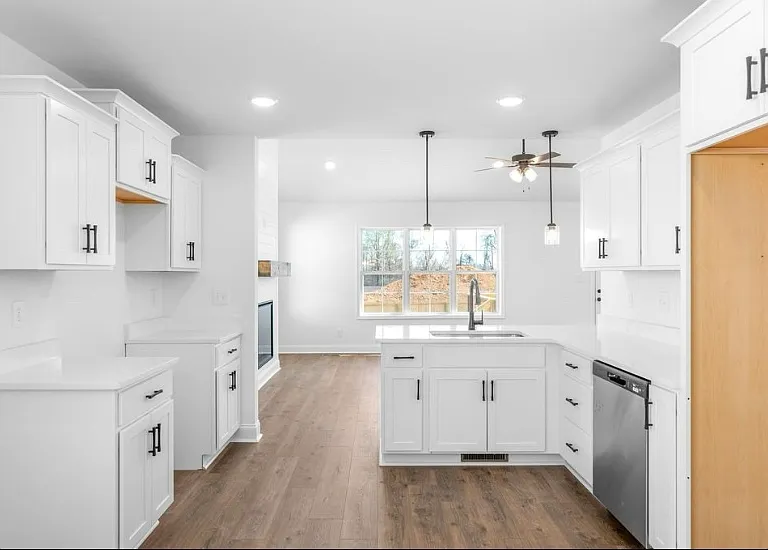 1208 Elizabeth Ln — Photo 9