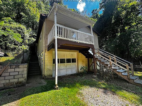 3rd image of 158 E Point Dr
