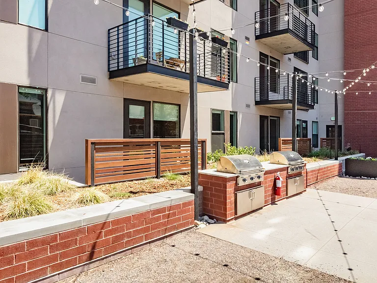 AMLI at Uptown — Photo 27