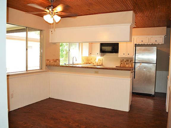 breakfast room off of kitchen