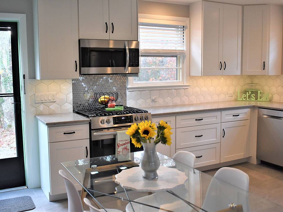 199 Warfield Way, Southampton, NY 11968 Zillow