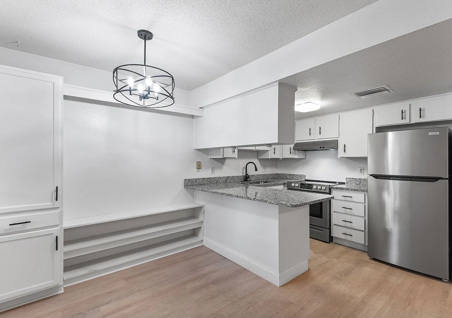St Pete Apartment For Rent!! — Photo 1