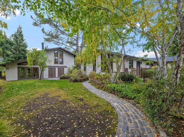 43 Los Charros Ln, Portola Valley, CA 94028