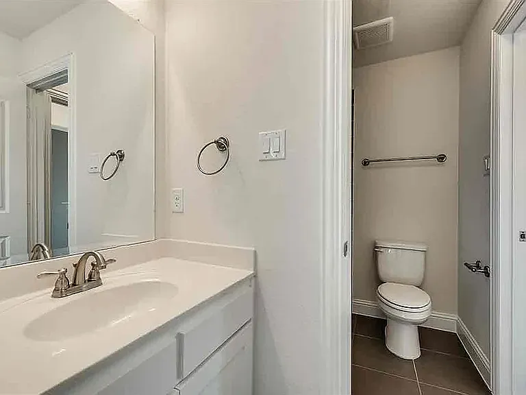 4737 Mulholland Dr — Photo 29