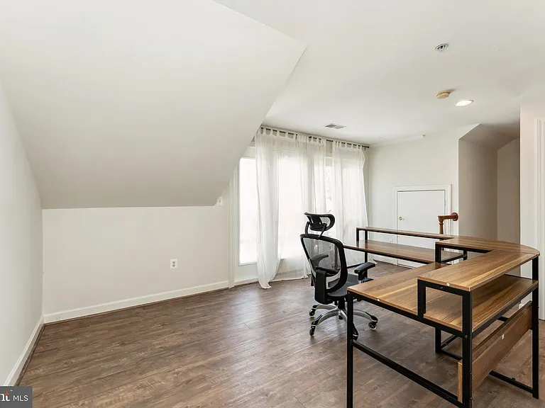7489 Carriage Hills Dr — Photo 29