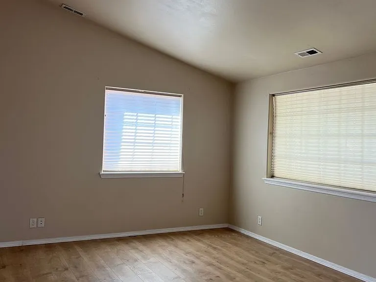 30 NE Alora Dr — Photo 5