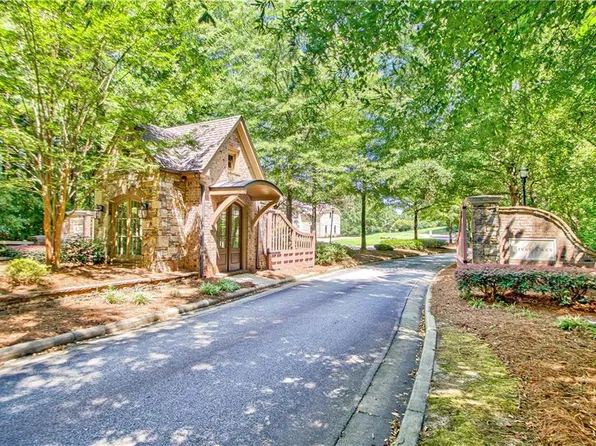 225 Westbourne Dr, Tyrone, GA 30290