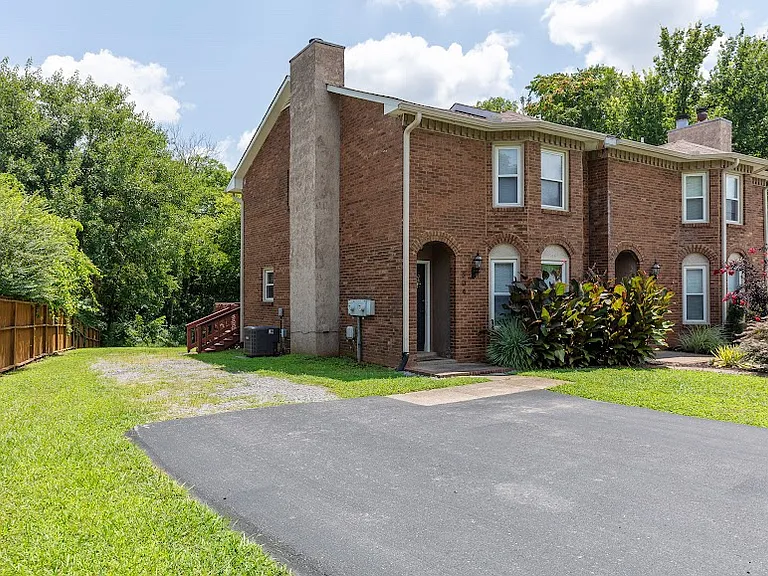 804 Short Pl — Photo 4