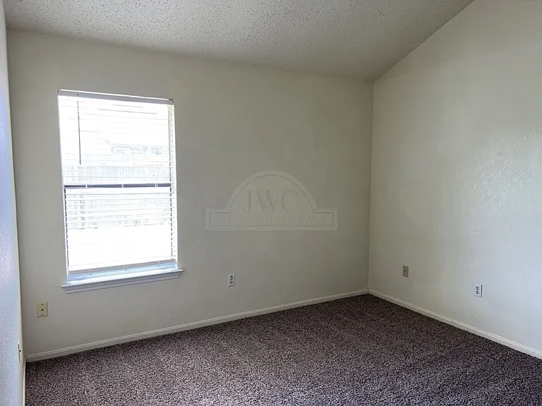 2224 Spicewood Dr — Photo 6
