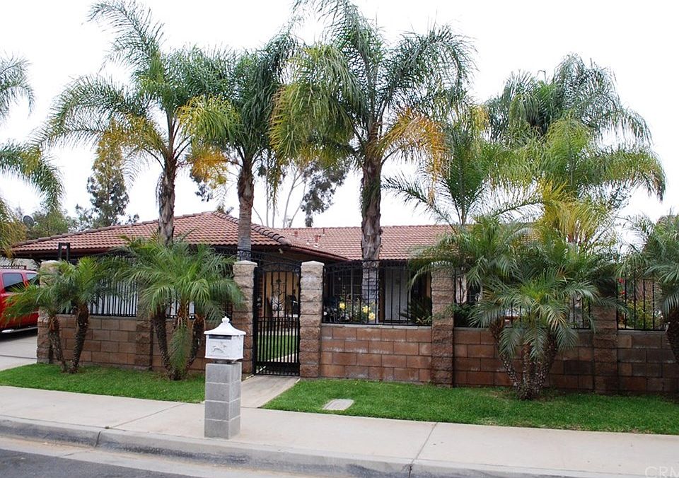 1st image of 23907 Dracaea Ave