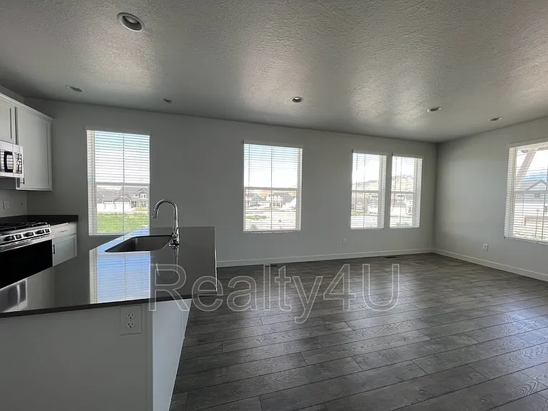 2771 N 3870 W — Photo 8