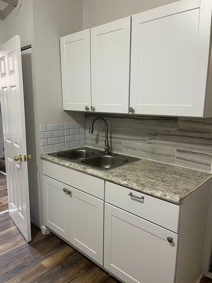 Building Photo - 2143 S Fairfield Ave #1F