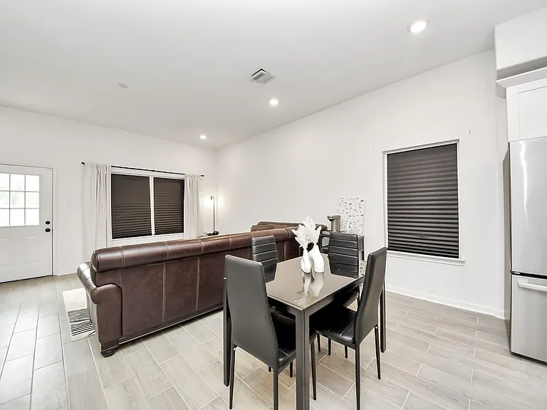 4613 Ireland St #B — Photo 16