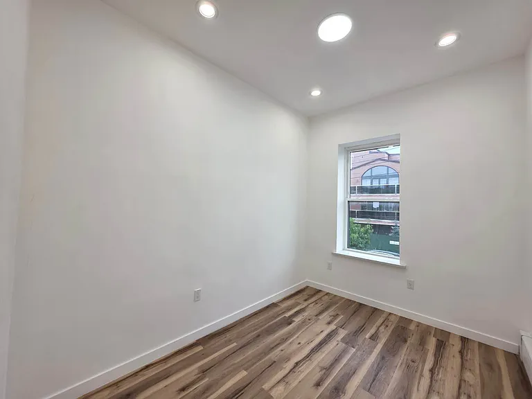 2722 E 26th St #2F — Photo 14