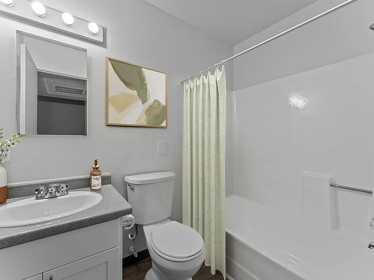 Coronado Glen Apartments — Photo 6