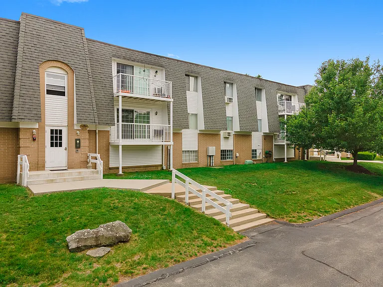 250-260 Boyd Ave — Photo 4